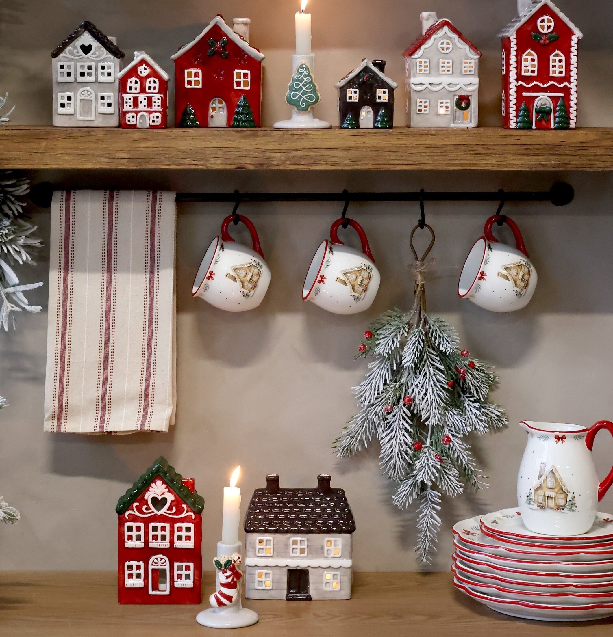 Ljuslykta Hus Chamonix Cherry 16,5 cm Chic Antique Lyktor Endless Light Ljuslyktor
