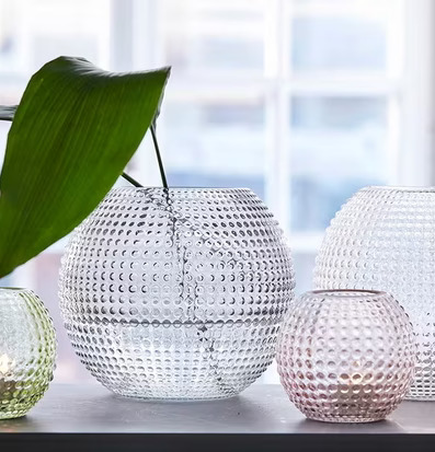 Bild av eleganta ljuslyktor med bubblig glasstruktur