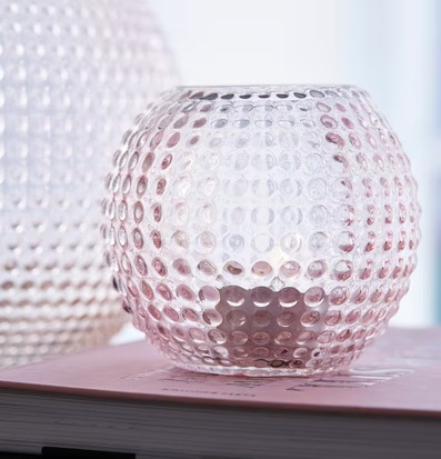 Bild av elegant ljuslykta med rosa bubbelmönster