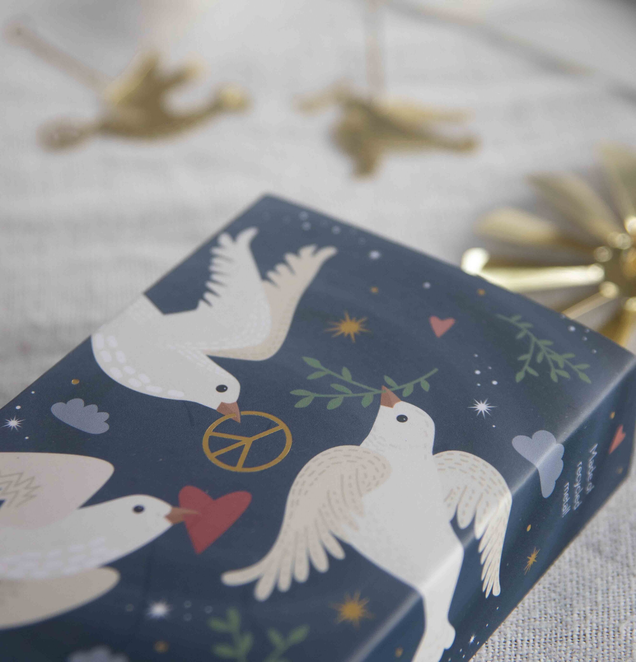 Änglaspel Peace on Earth Pluto Produkter