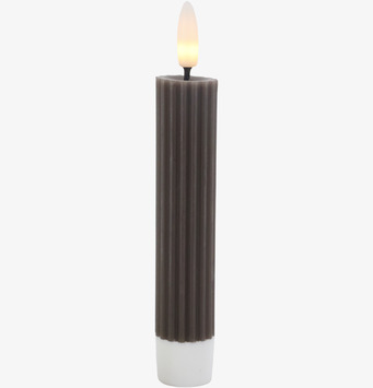 Foto: Räfflat LED-kronljus i coffee på vit bakgrund