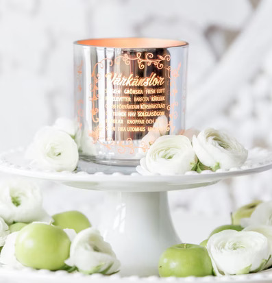 Bild av vårinspirerad ljuslykta med naturliga inslag