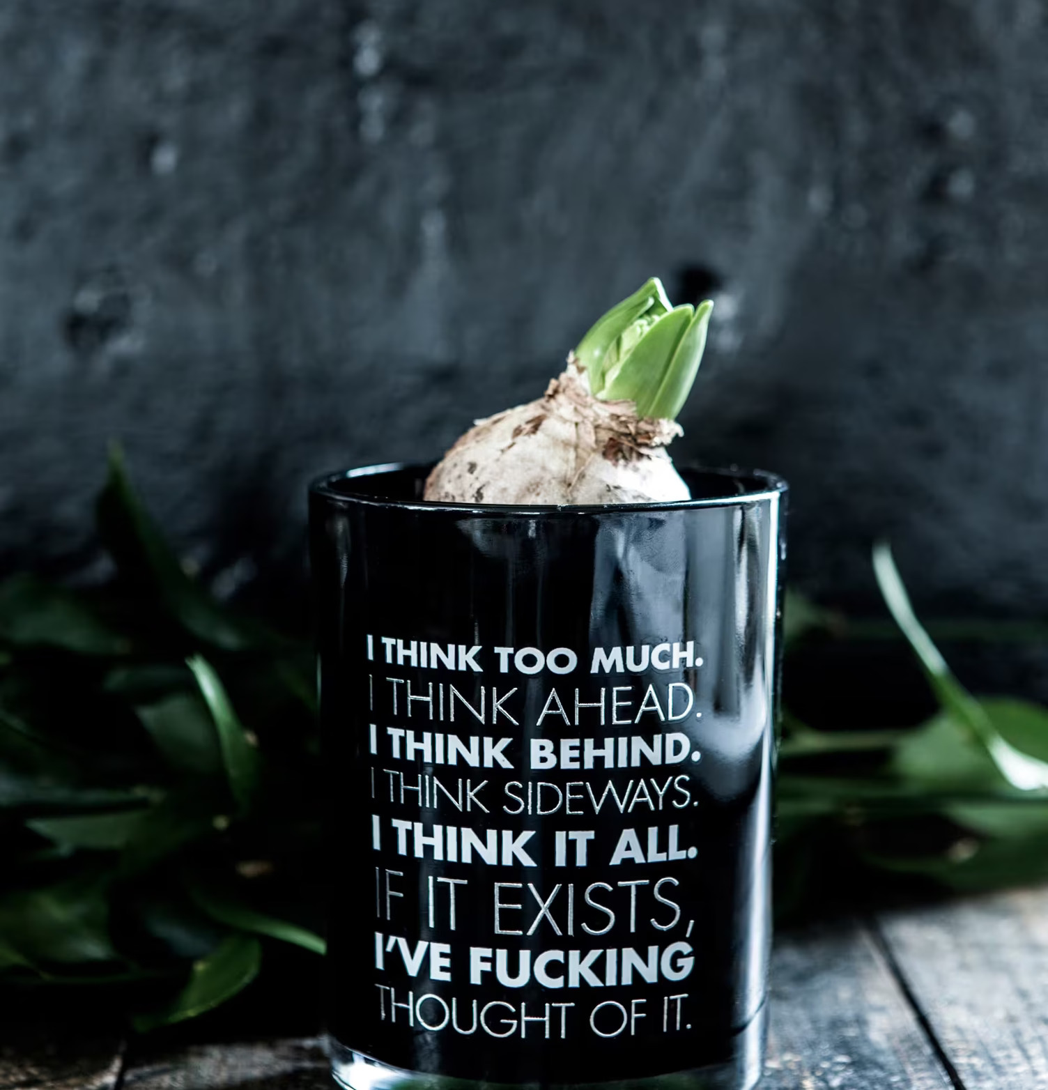 Bild av stilren ljuslykta med tänkvärt budskap