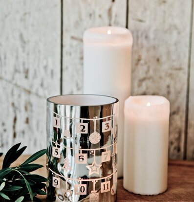 Bild av elegant arrangerad ljuslykta i harmonisk miljö