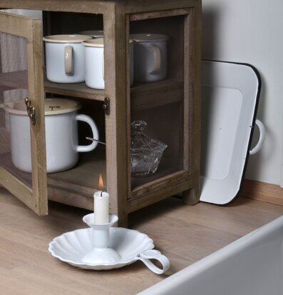 Foto av stilfullt kök med elegant ljusstake och detaljer