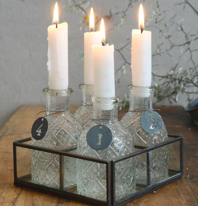 Bild av ljuslyktor i elegant och harmonisk uppställning