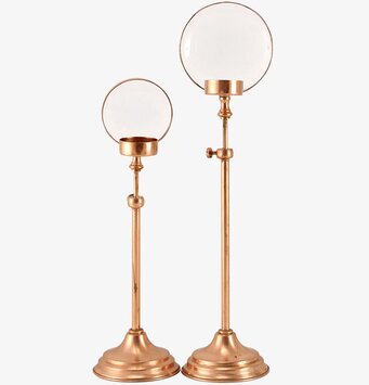 Foto av eleganta ljuslyktor med förstorande glasdesign