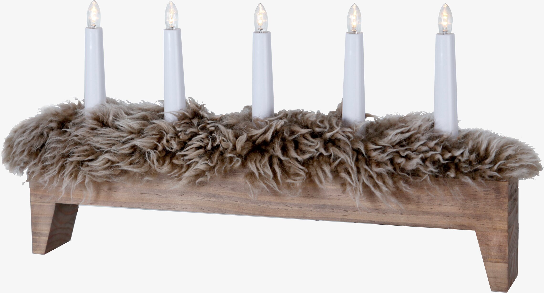 Foto av ljusstake med fem ljuslampor och träbas