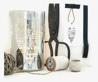 Bild av ljuslykta med rustik och kreativ atmosfär