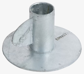 Bild av elegant metallisk ljusstake med industriell känsla