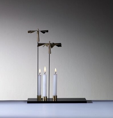 Foto av elegant ljuslykta med snurrande änglaspel