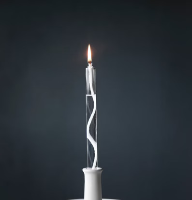 Bild av stilren ljuslykta med elegant glasdesign