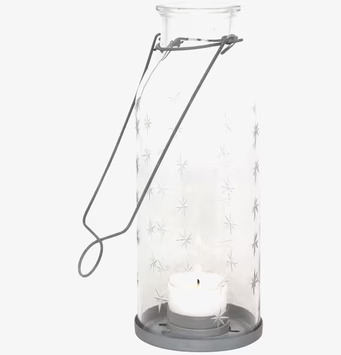 Bild av hängande ljuslykta med stjärnmönster i glas
