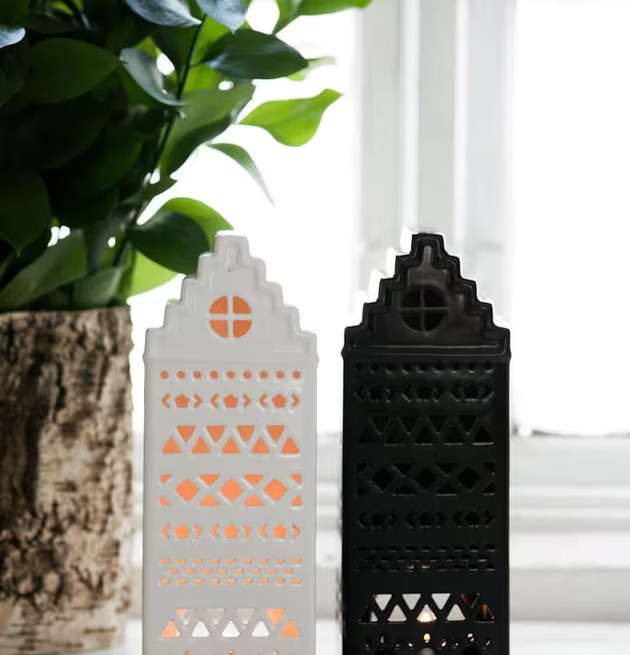 Keramikhus Aztec Vit från Majas Cottage på fönsterbräda