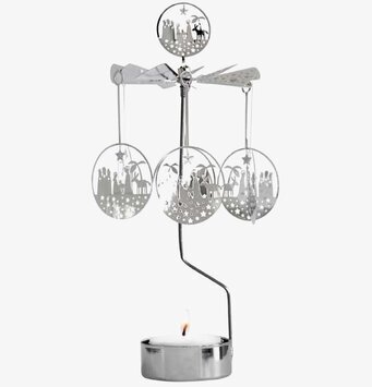 Bild av elegant snurrande ljuslykta med julkrubba