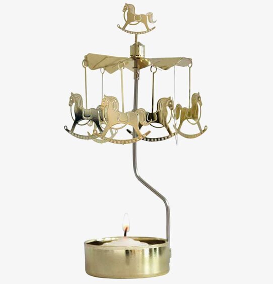 Bild av stilfull ljuslykta med snurrande gunghästar