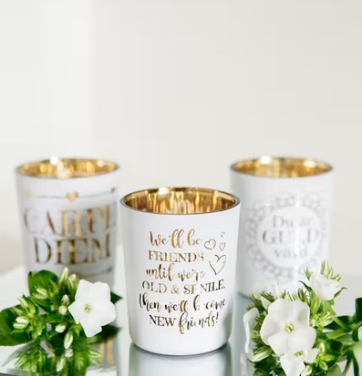 Foto av elegant uppställning av stilrena ljuslyktor