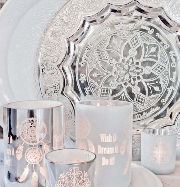 Foto av eleganta ljuslyktor med detaljerade mönster