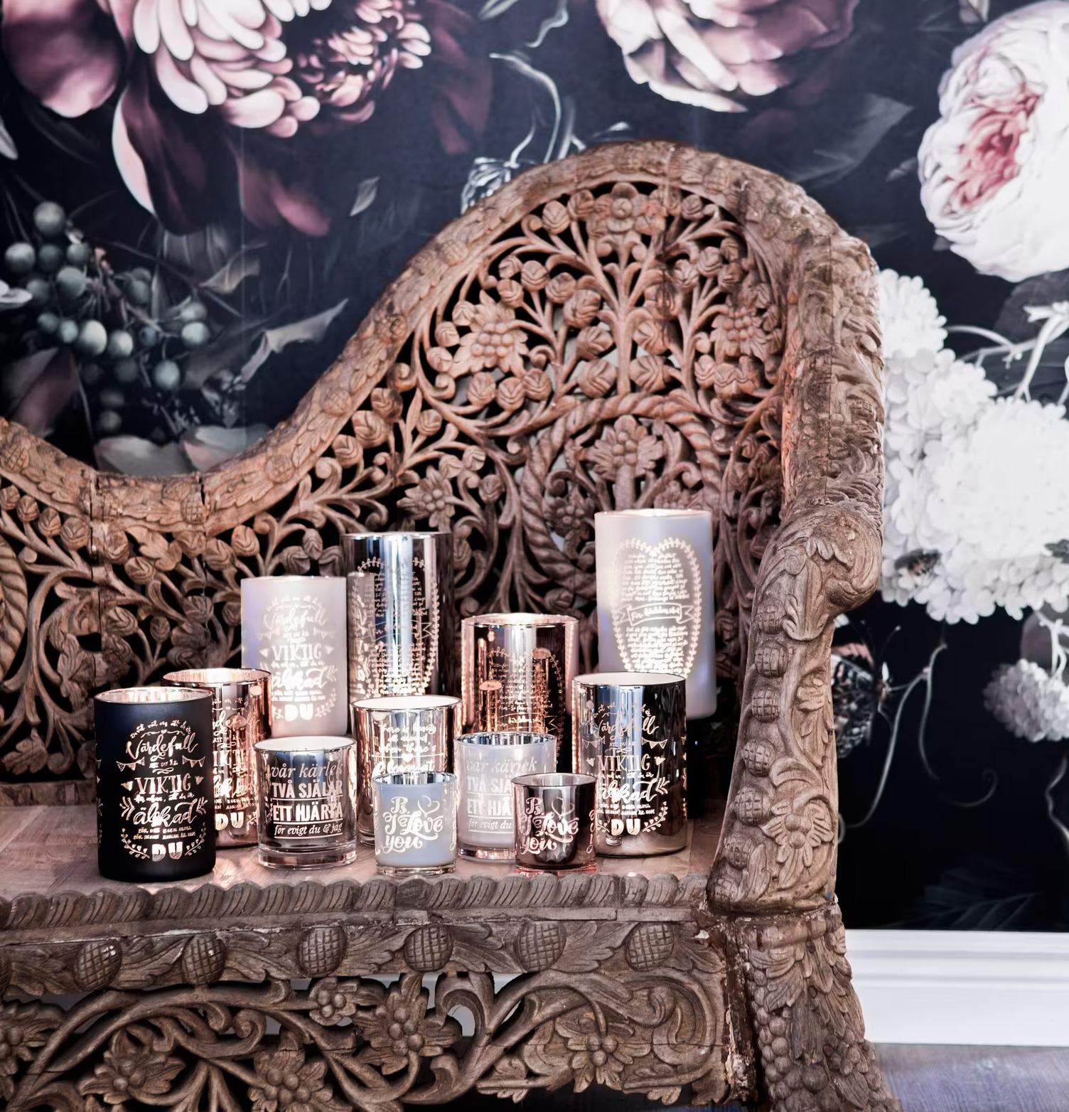 Värdefull Rosé - Majas Cottage ljuslyktor på vintage soffa