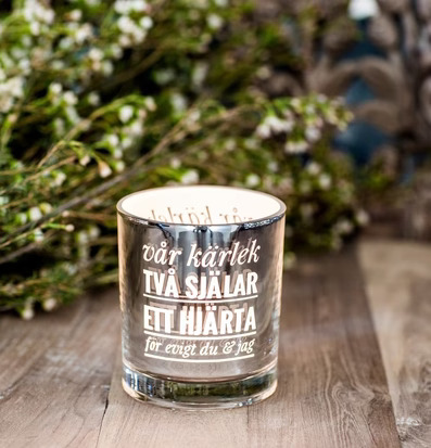 Bild av elegant ljuslykta med naturlig och harmonisk känsla