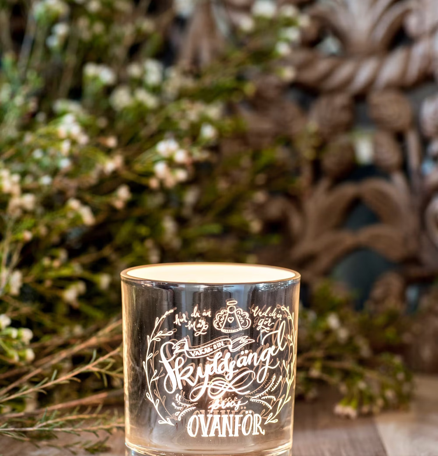 Bild av elegant ljuslykta i harmonisk och naturlig miljö