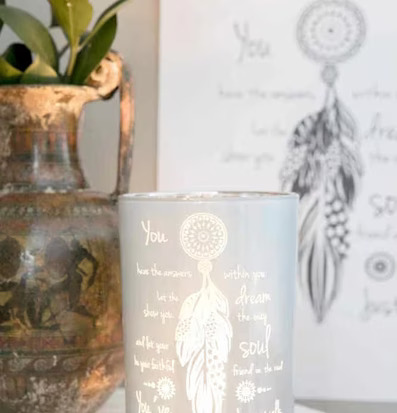 Bild av stilfull ljuslykta i harmonisk och rofylld miljö