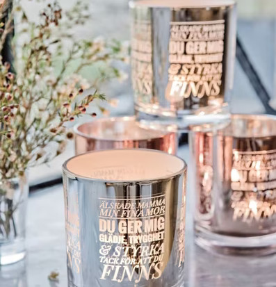 Bild av ljuslyktor med varm och inbjudande atmosfär