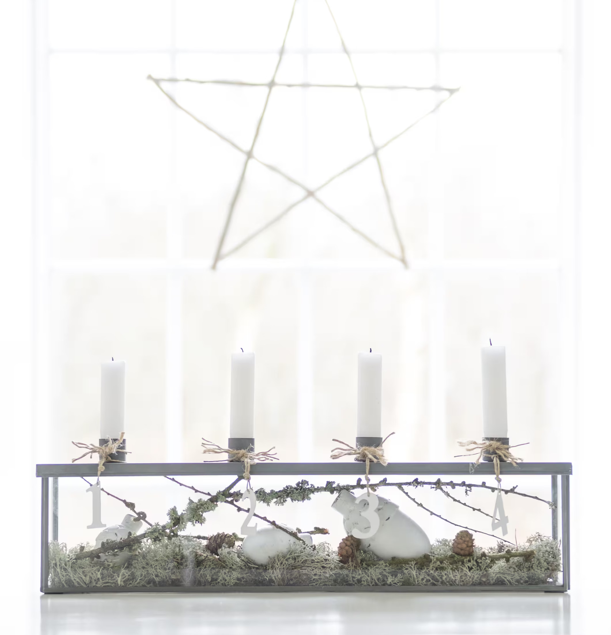 Foto av elegant adventsljusstake med nordisk design