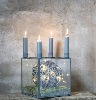 Bild av stilren ljuslykta med modern och naturlig design