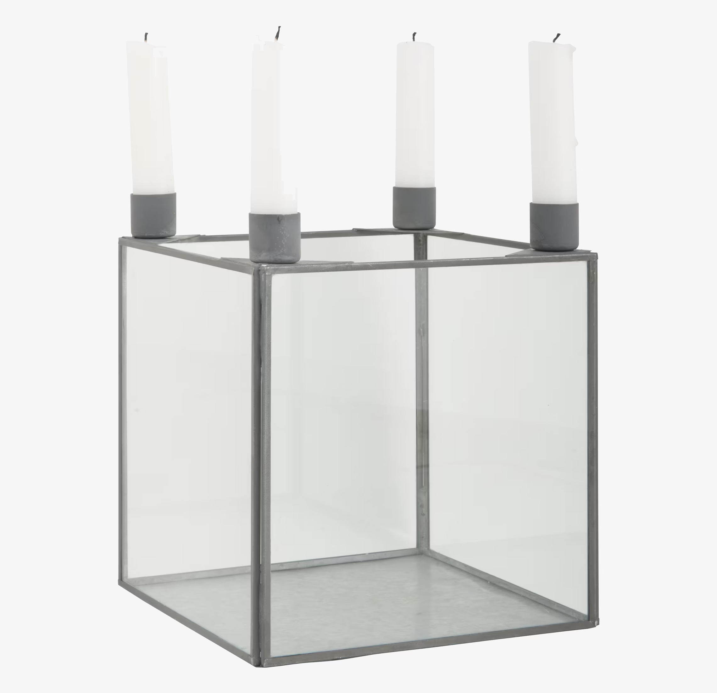 Bild av stor kvadratisk ljuslykta med glas och metall