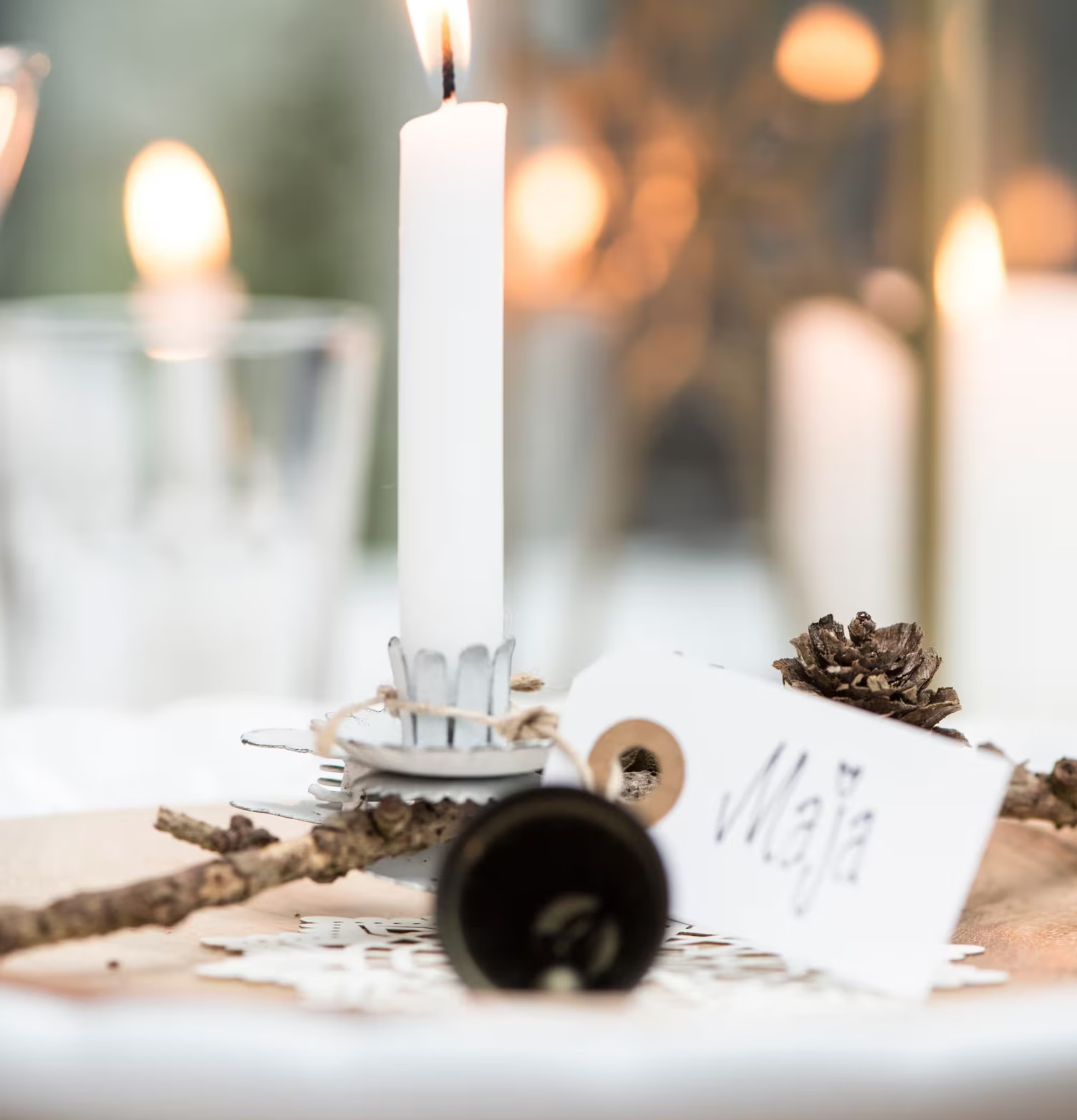 Bild av elegant och stämningsfull ljusdekoration