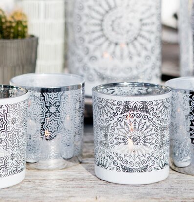 Bild av eleganta ljuslyktor med marockansk design