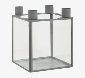 Foto av stilfull ljuslykta med glas och metallram