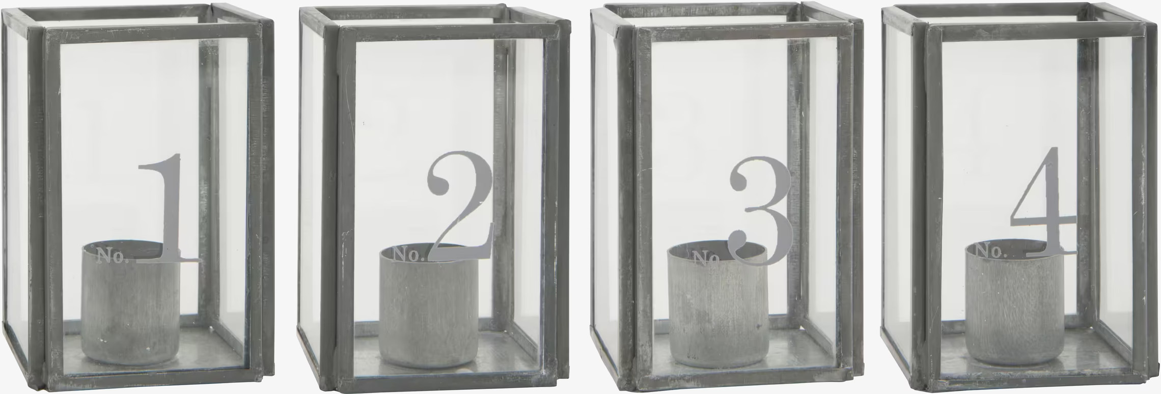 Bild av fyra adventsljusstakar i zink med glasväggar