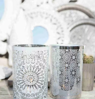 Bild av detaljerade ljuslyktor med geometriska mönster