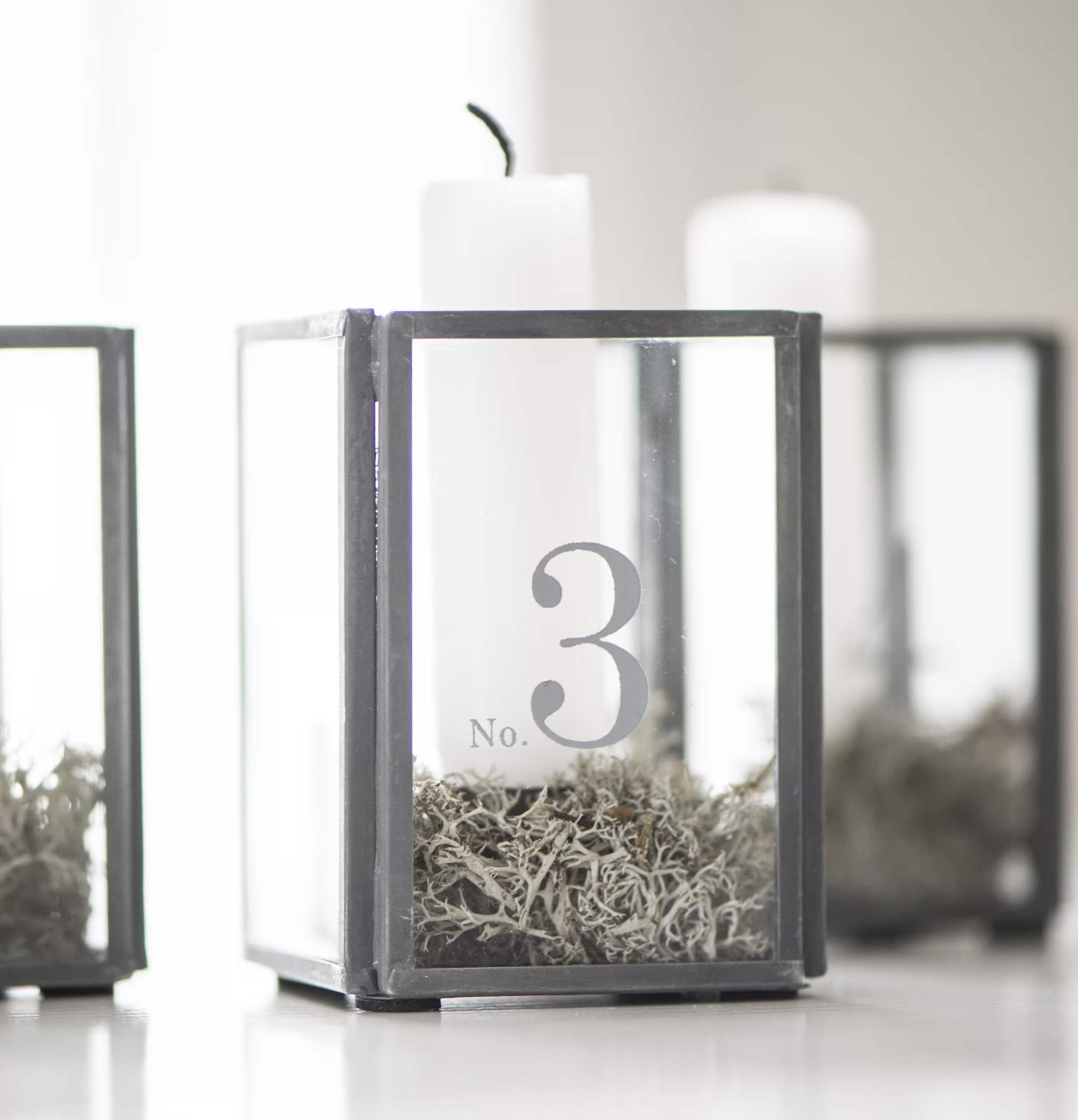 Bild av stilren adventsljusstake i zink och glas