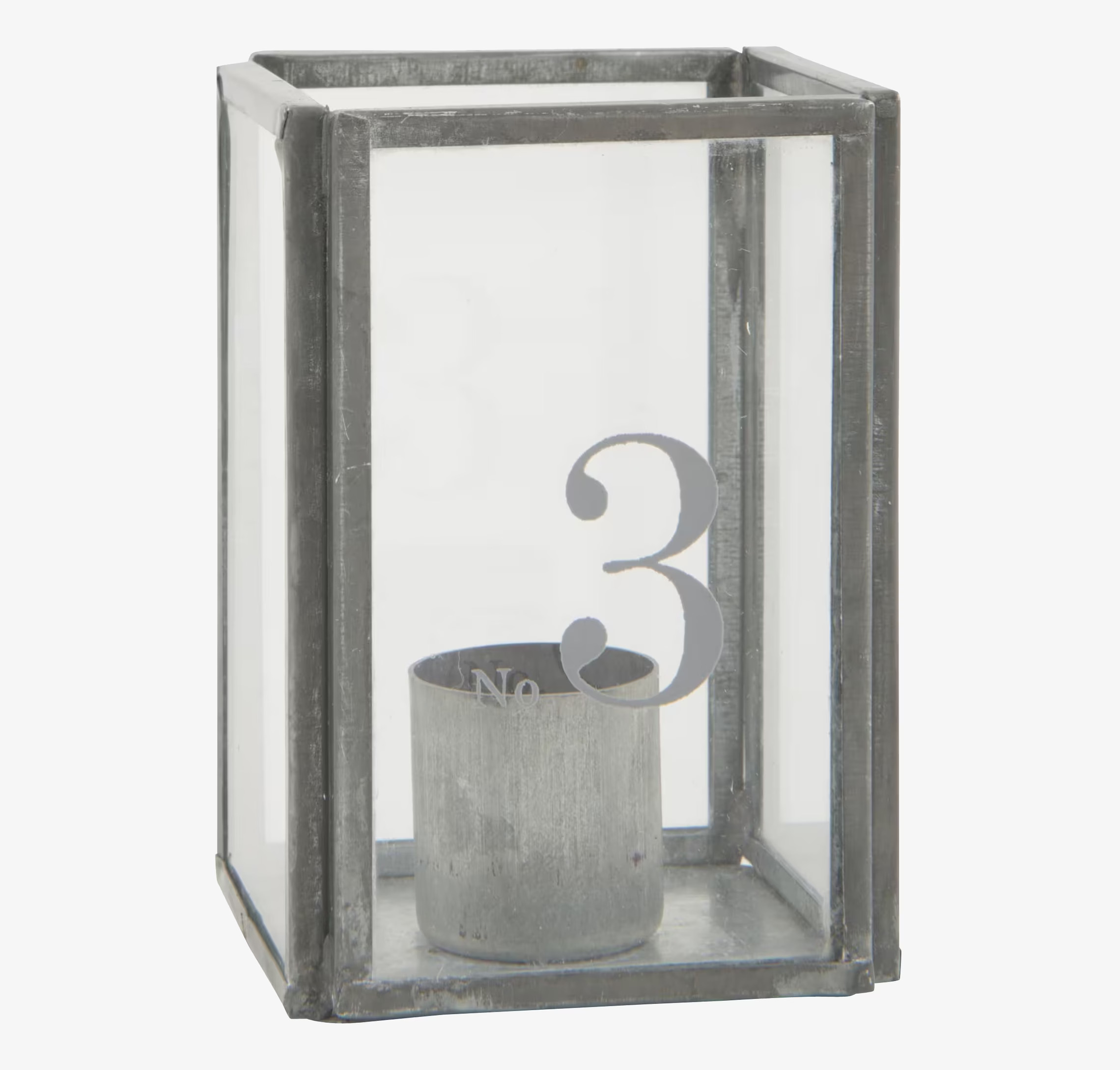 Bild av kvadratisk ljuslykta i zink med nummer tre