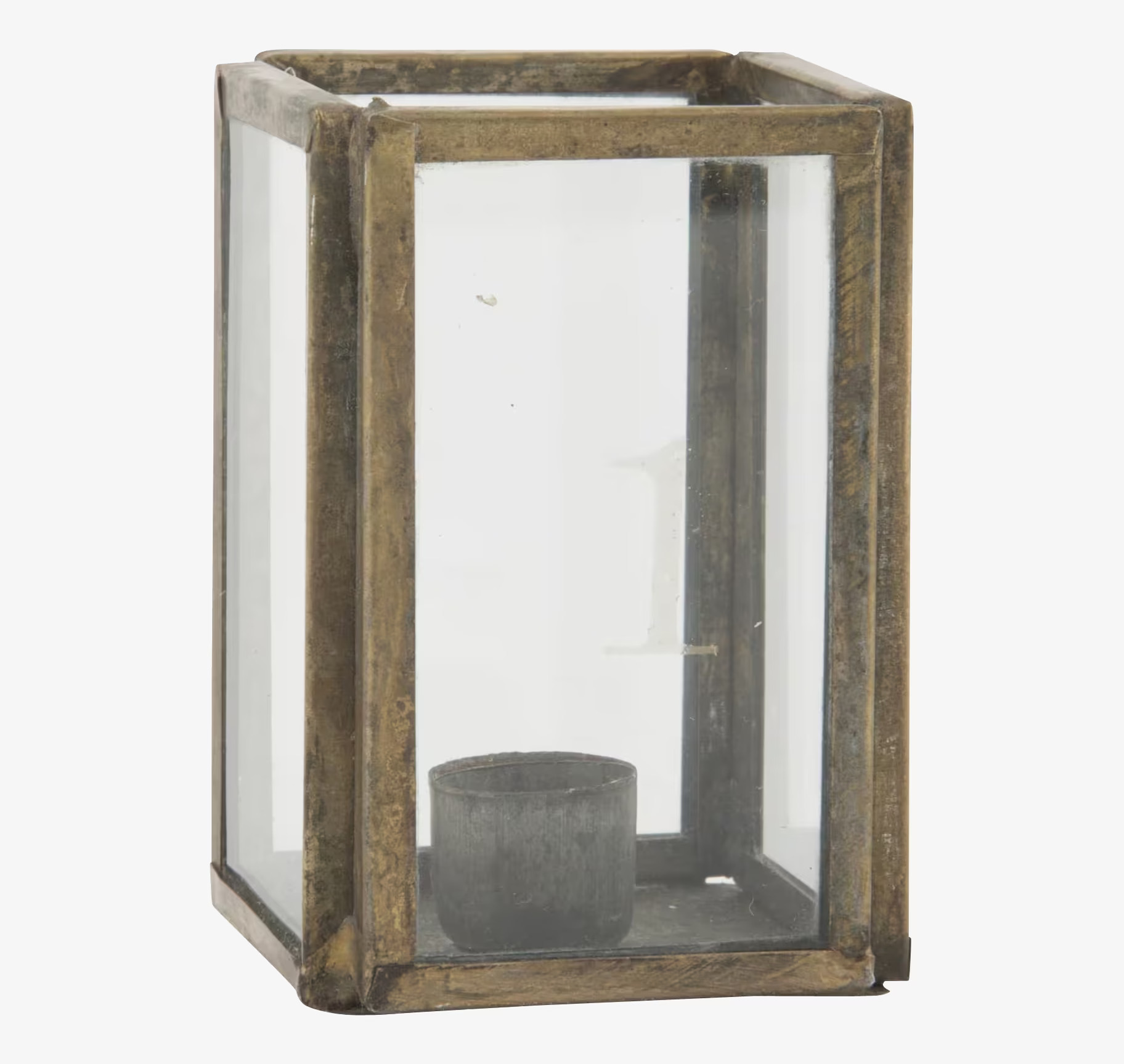 Bild av elegant mässingsljuslykta med glasdetaljer