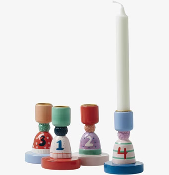 Bild av färgglada och kreativa adventsljusstakar