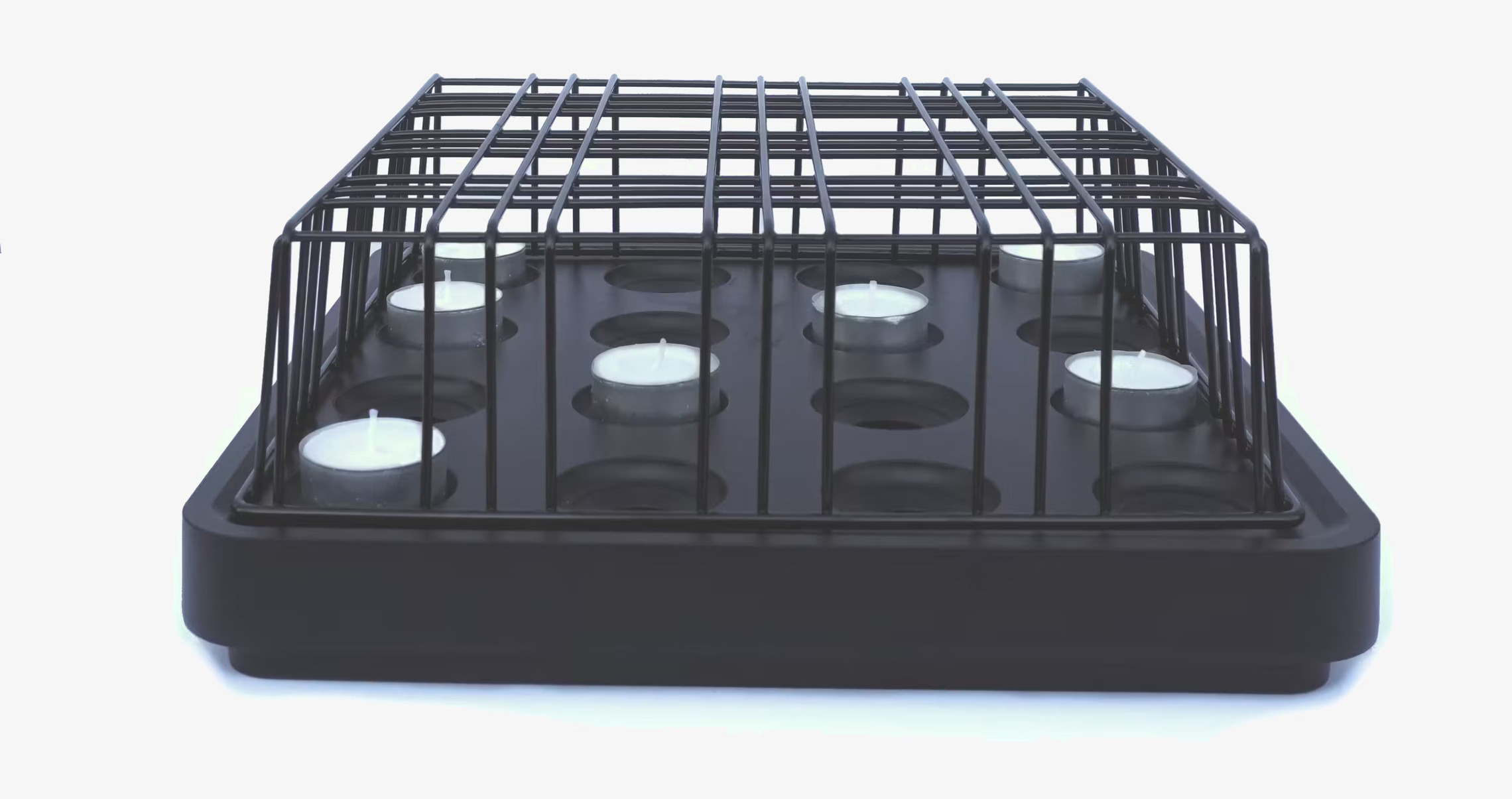 Bild av elegant svart ljusstake med modern design