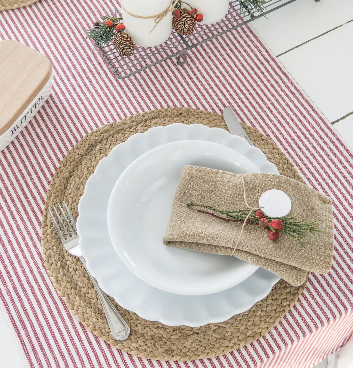 Trådbricka Advent från IB Laursen på juldukad bord