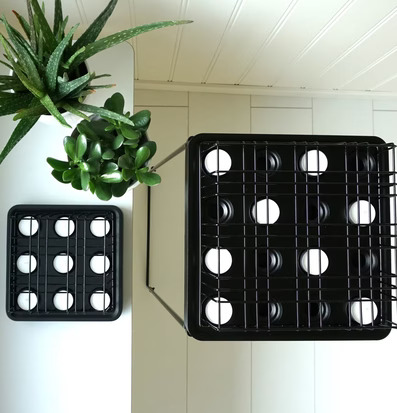 Bild av modern inredning med minimalistisk ljushållare