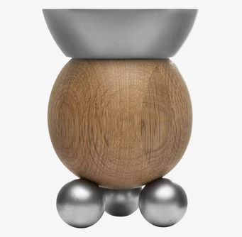 Bild av stilfull ljusstake med trä och metall detaljer