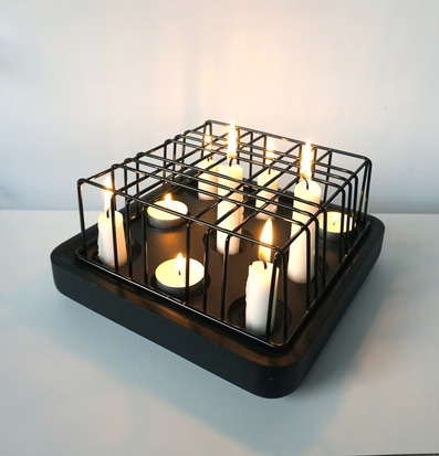 Foto av modern ljuslykta med elegant design och ljusspel