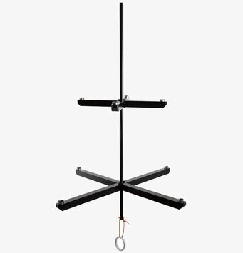 Ljuskrona Svart från Ernst med minimalistisk design i metall