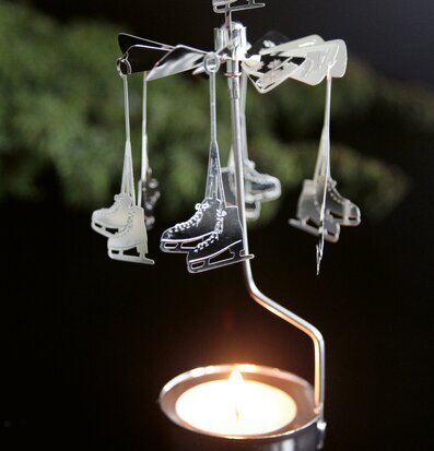 Bild av elegant änglaspel med snurrande skridskor